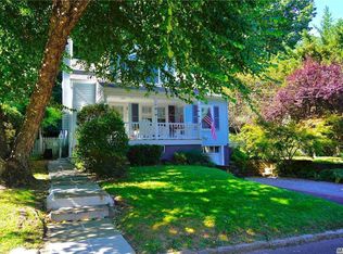 3 Sandy Hollow Ln, Port Washington, NY 11050