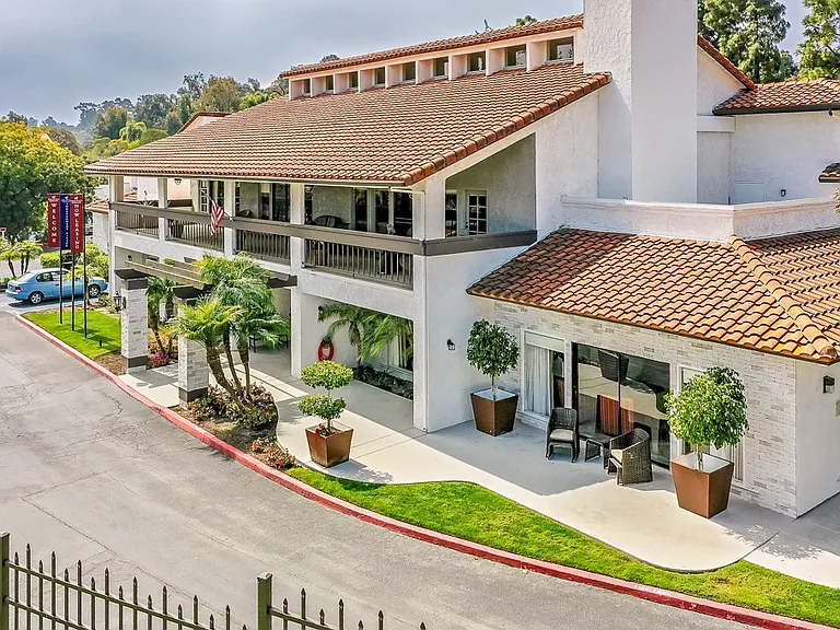 Encinitas Senior Living - 55+ Active Adult Apartments — Photo 6