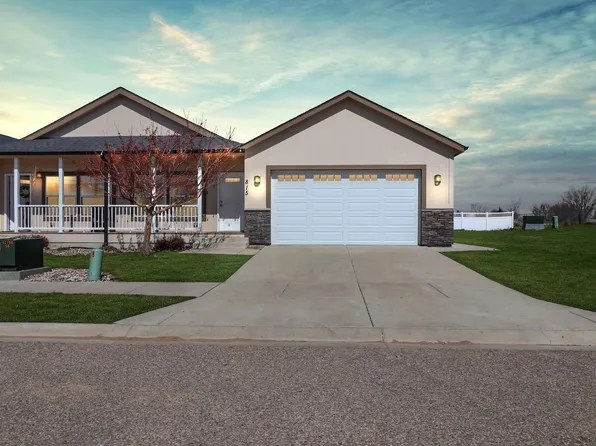 815 40th St E, Williston, ND 58801