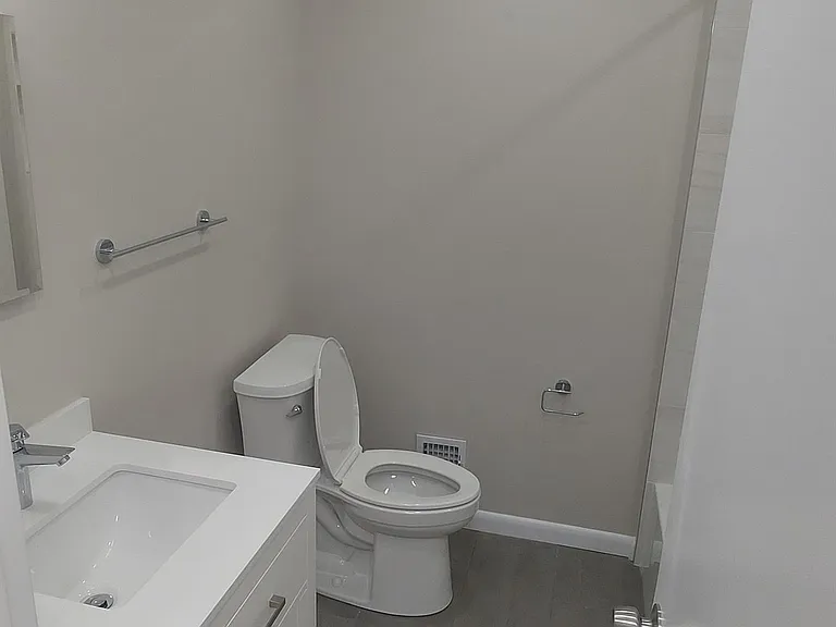 9820 Inglemere Dr — Photo 35