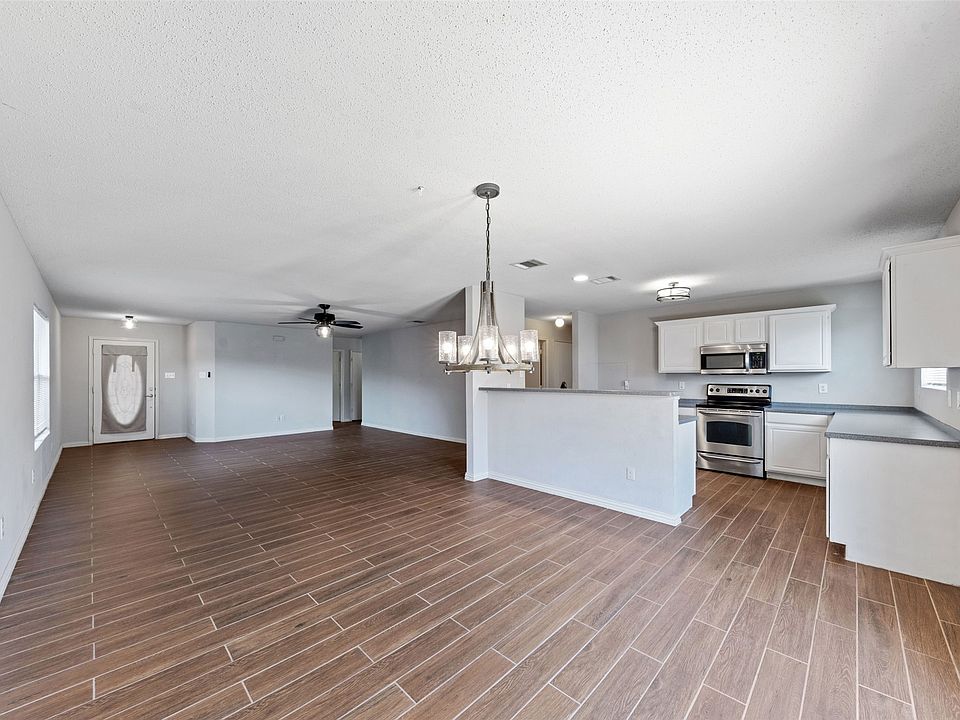 1st image of 4921 Thorn Hollow Dr
