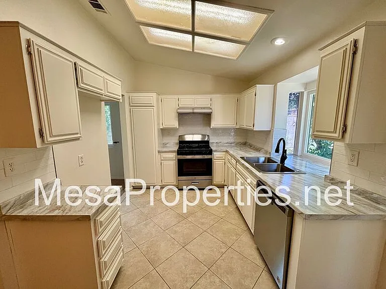 1412 Pace Ct — Photo 8