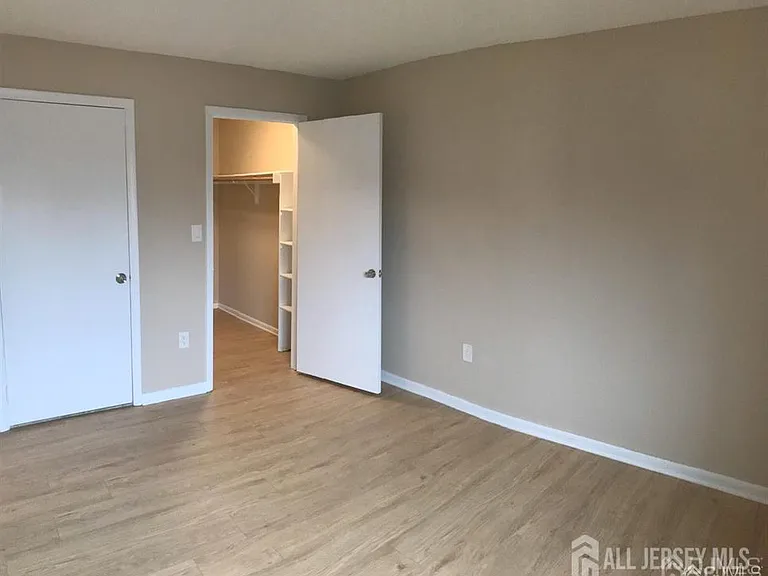 4811 Ravens Crest Dr — Photo 12