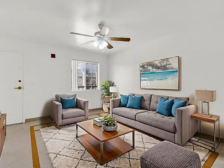 2302 W Colter St — Photo 2