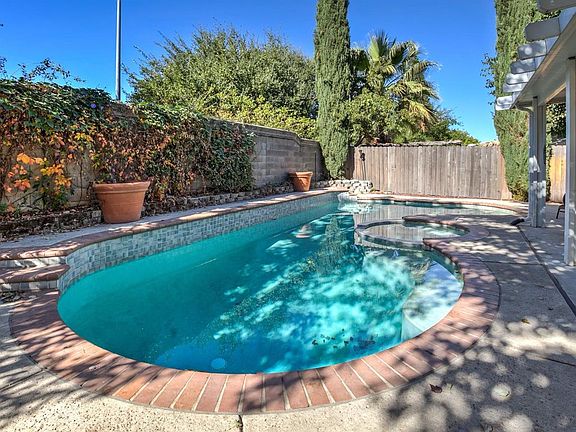 5th image of 539 Bridgeford Dr