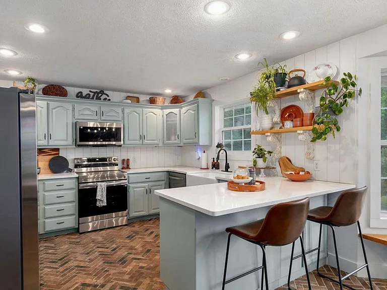 830 E Rachael Dr — Photo 16