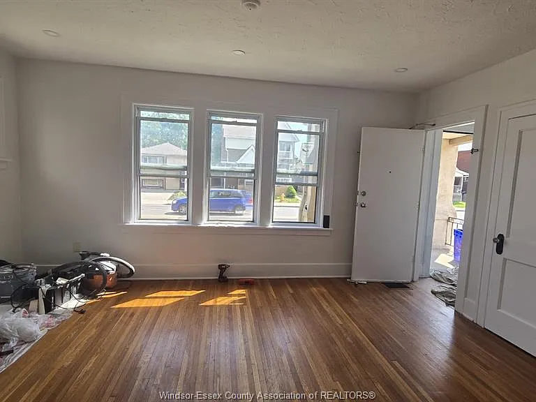 2257 Howard Ave #MAIN — Photo 3