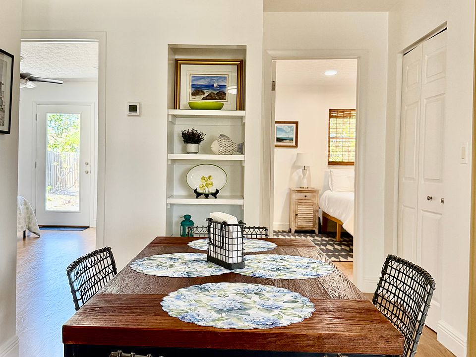 Dining area off of kitchen.