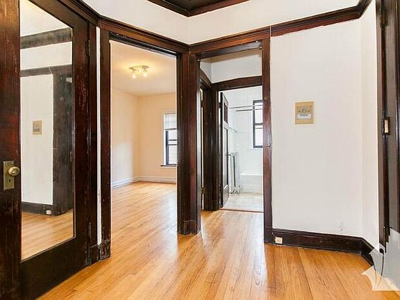 2nd image of 2418 N Sawyer Ave #2422-2S