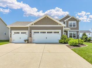 707 Country Ridge Dr, Mahomet, IL 61853