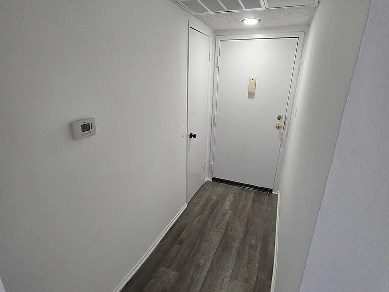5531 Corteen Pl — Photo 3
