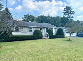 8 Wintergreen Rd, Queensbury, NY 12804