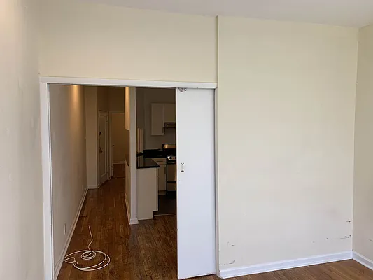 Rented by Salon Realty Corp | media 8