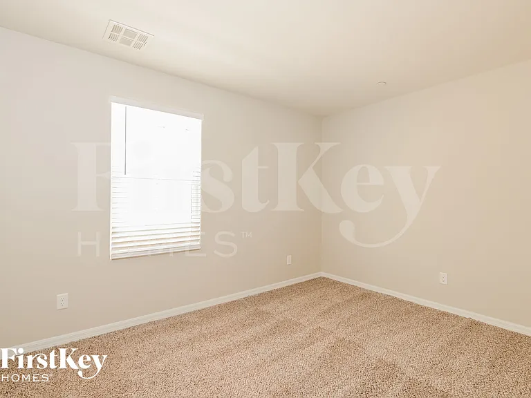 838 N Water St — Photo 13