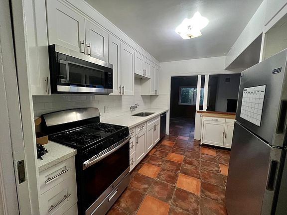 4th image of 3614 Oleander Dr