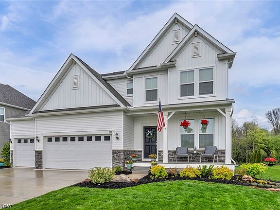 3rd image of 180 Country Meadow Ln