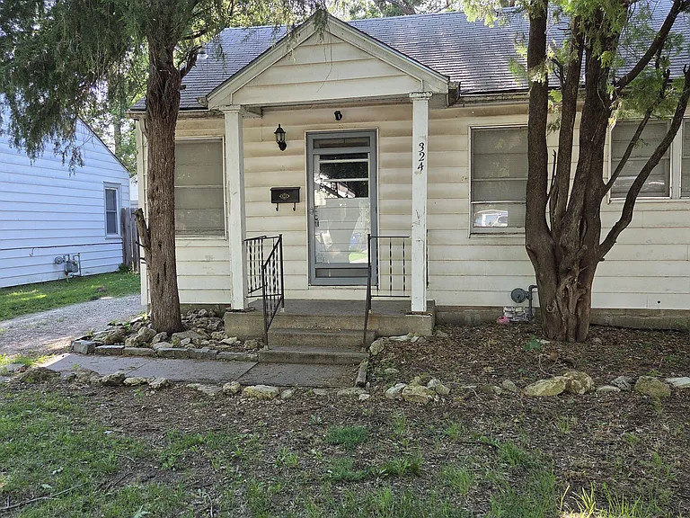 324 N Gordon Ave — Photo 10