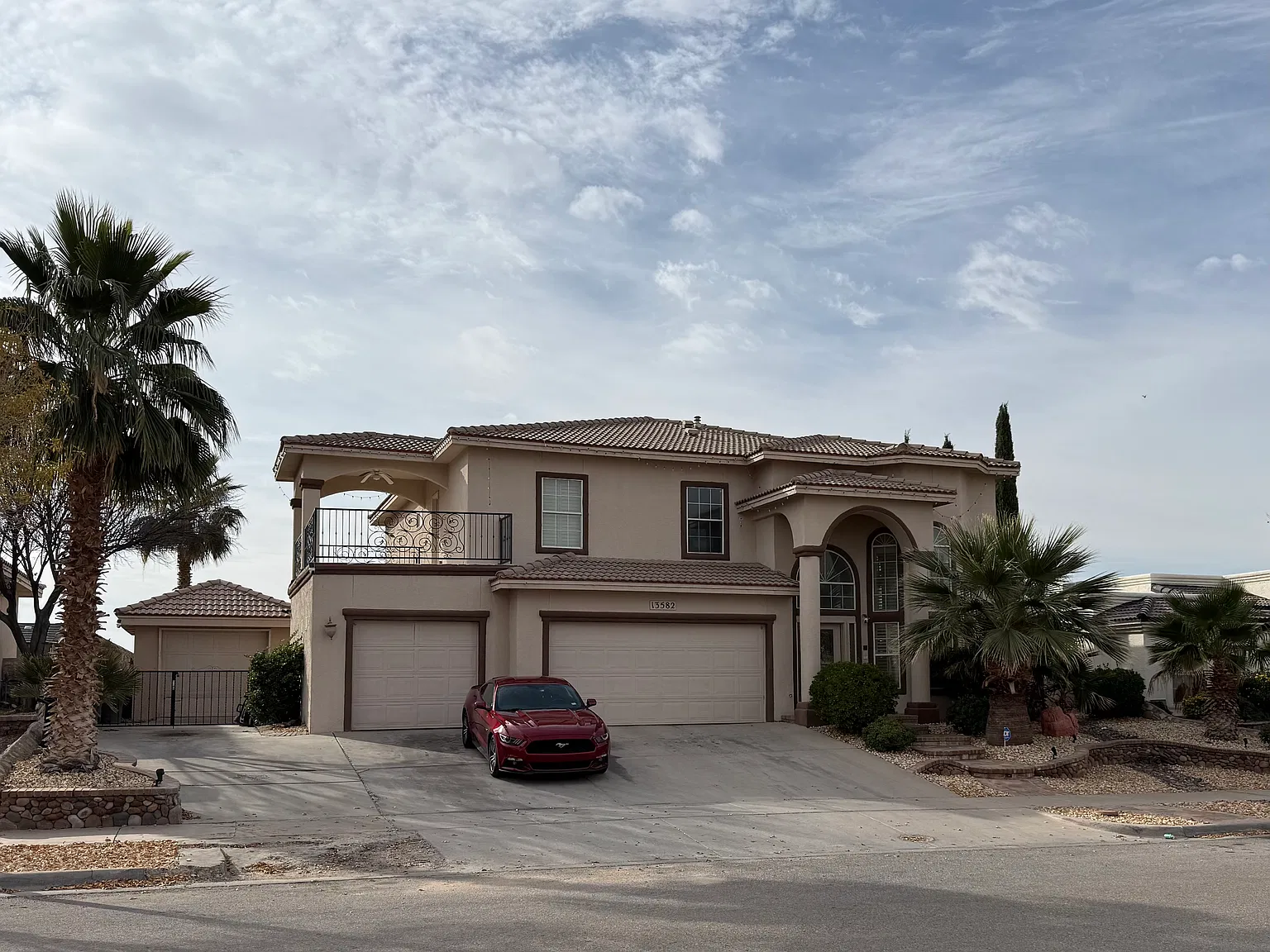 5 bed, 3.5 bath, 2738 sqft, $2,975 — Photo 1