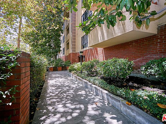 4th image of 631 Wilcox Ave APT 2F