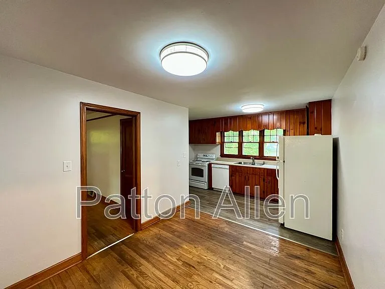 29 Evergreen Ave — Photo 7