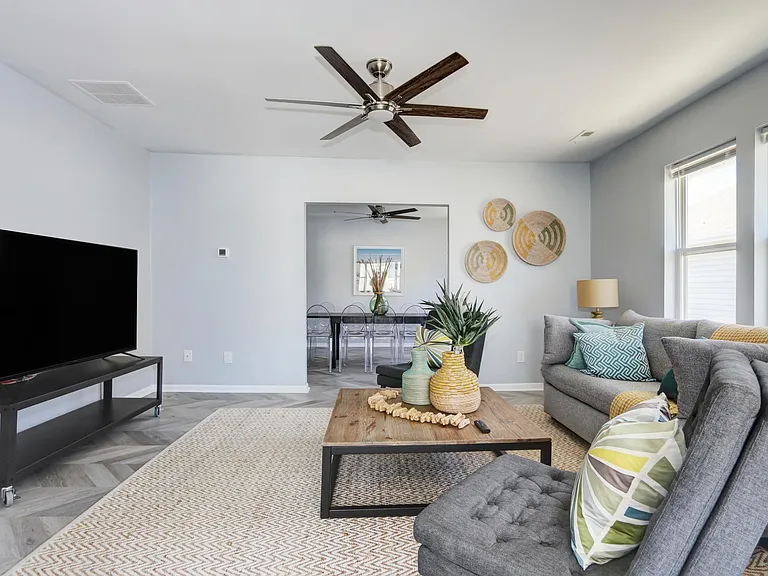 102 N Baltimore Ave #B — Photo 4