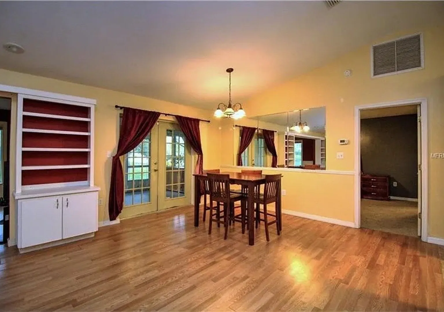 Spacious 3BR/2.5BA Single Family Home in Grand Island — Photo 3