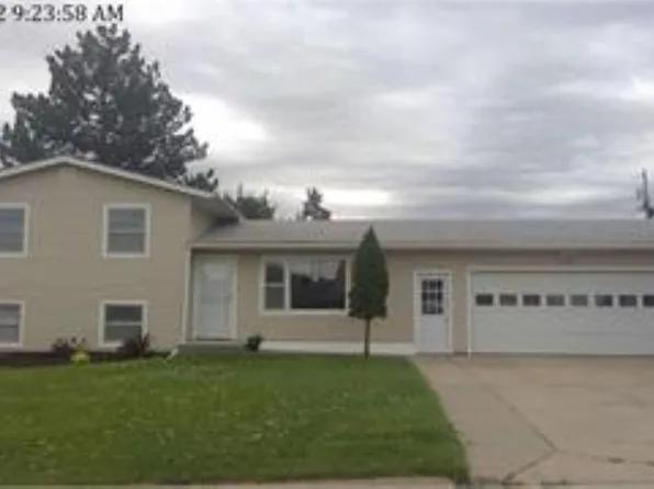 4 W 37th St, Kearney, NE 68847