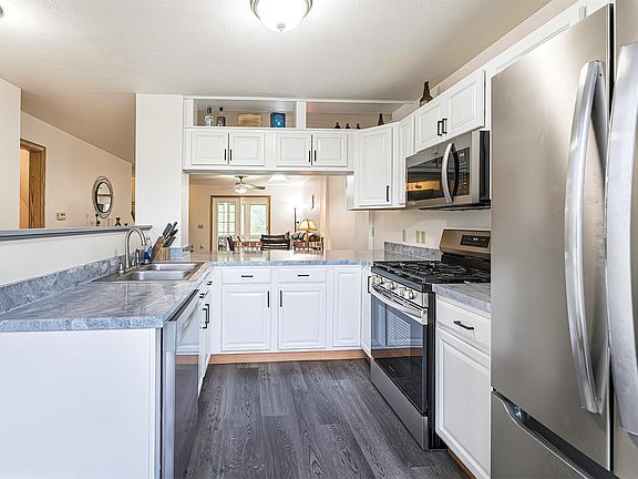 4th image of 4127 Wood Hills Dr