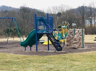 19 Crestview Dr, Sinking Spring, PA 19608