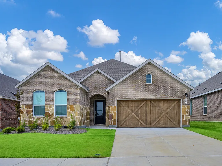 2500 Conroe Rd — Photo 1