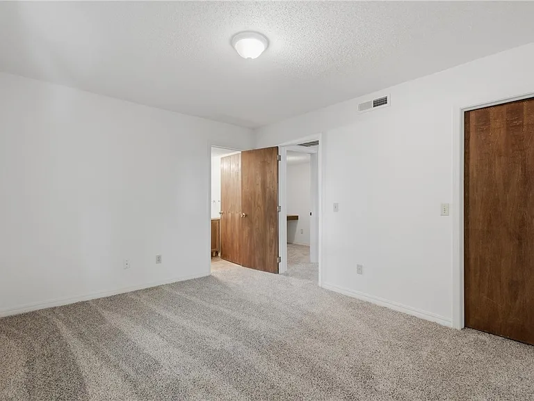 938 W Cleveland St #104 — Photo 15