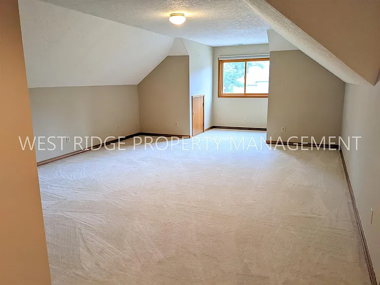 19772 Bellevue Way — Photo 13