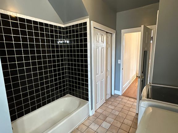 4th image of 2701 Russell Blvd #3F