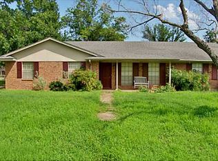 406 E Wharton St, Calvert, TX 77837