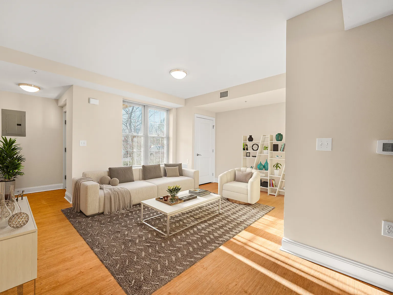Corner Park Apartments — Photo 2