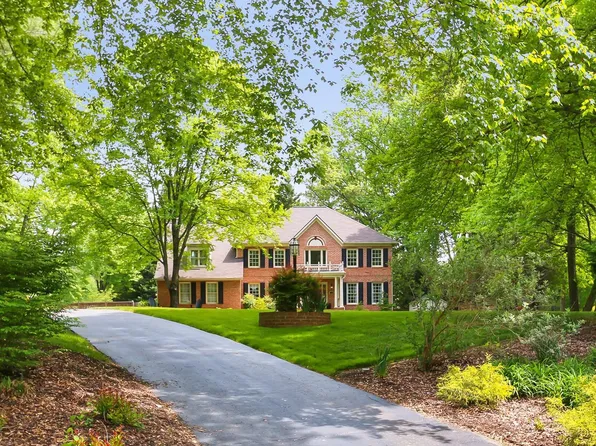 11809 Decour Ct, Fairfax, VA 22030