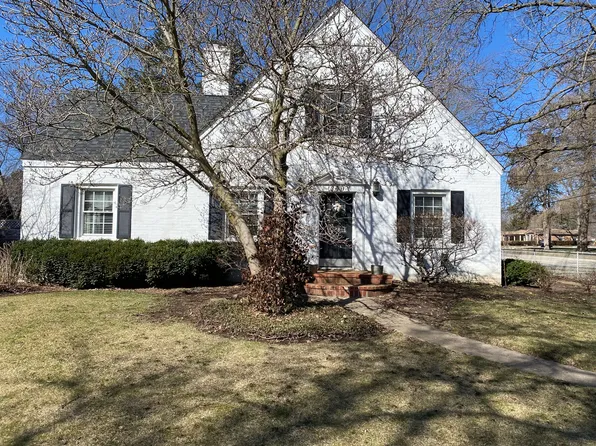 240 McHenry Ave, Crystal Lake, IL 60014