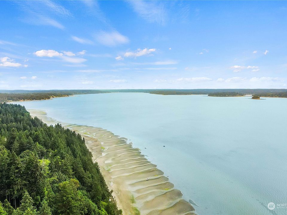 82ft of community water frontage>