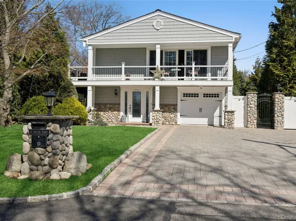 44 Archie Place, West Islip, NY 11795