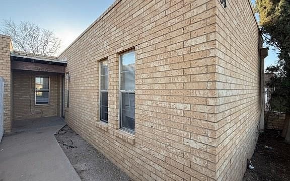2nd image of 905 N Kelly Ave