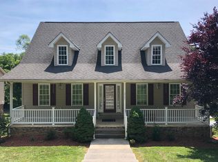 2345 Locust Grove Cir NE, Roanoke, VA 24012