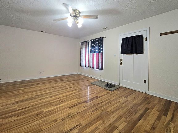 5th image of 302 E 15th St
