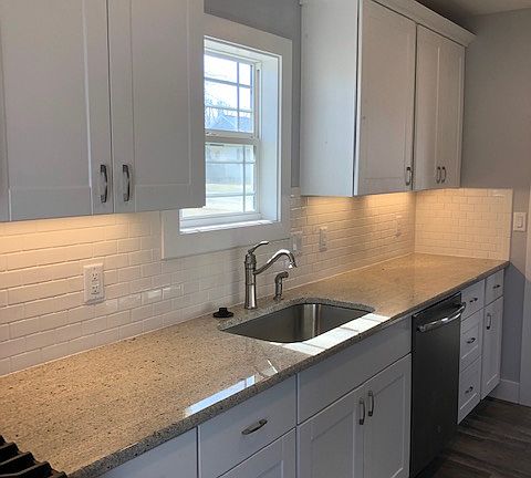 Granite counter tops.