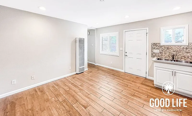 2 bed, 1.0 bath, 725 sqft, $2,450 — Photo 3