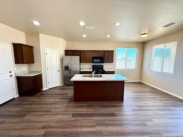 3572 Charleston Loop — Photo 7