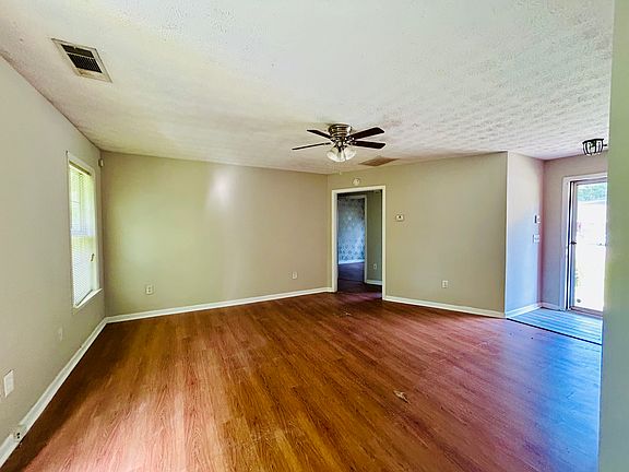 9150 Spillers - Living Area