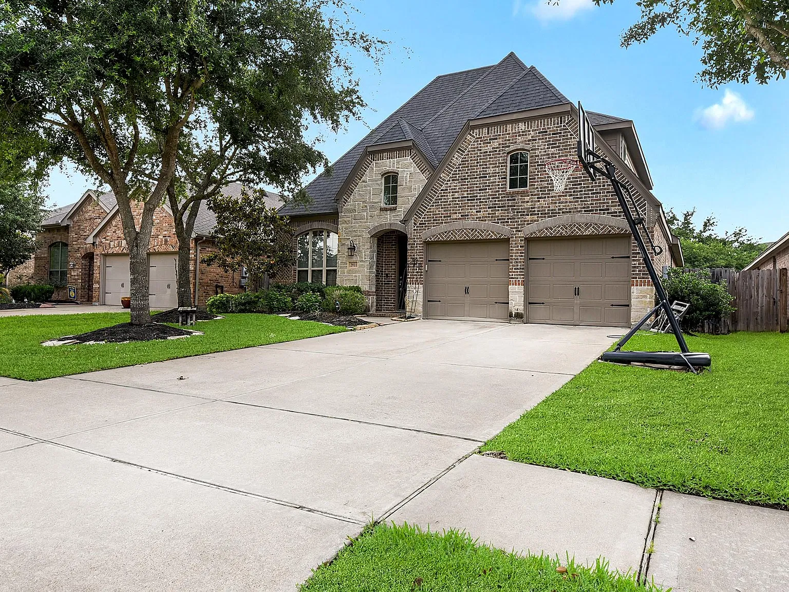 4 bed, 2.5 bath, 2768 sqft, $3,100 — Photo 3