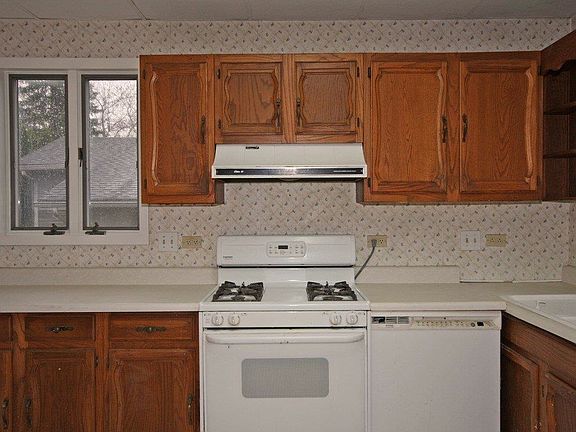 4th image of 4055 Stanford St