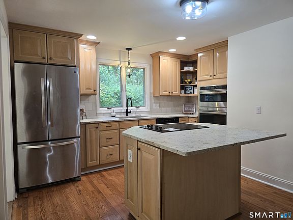 3rd image of 200 Forest Ridge Road