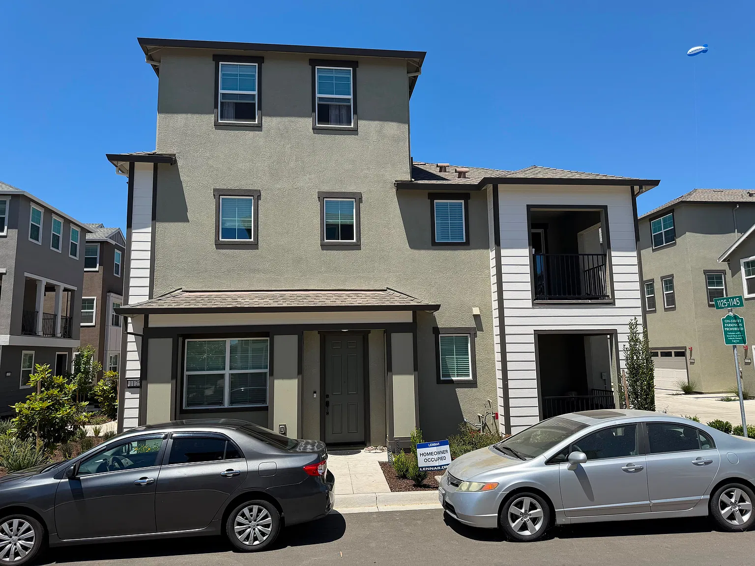 4 bed, 2339 sqft, $3,200 — Photo 3